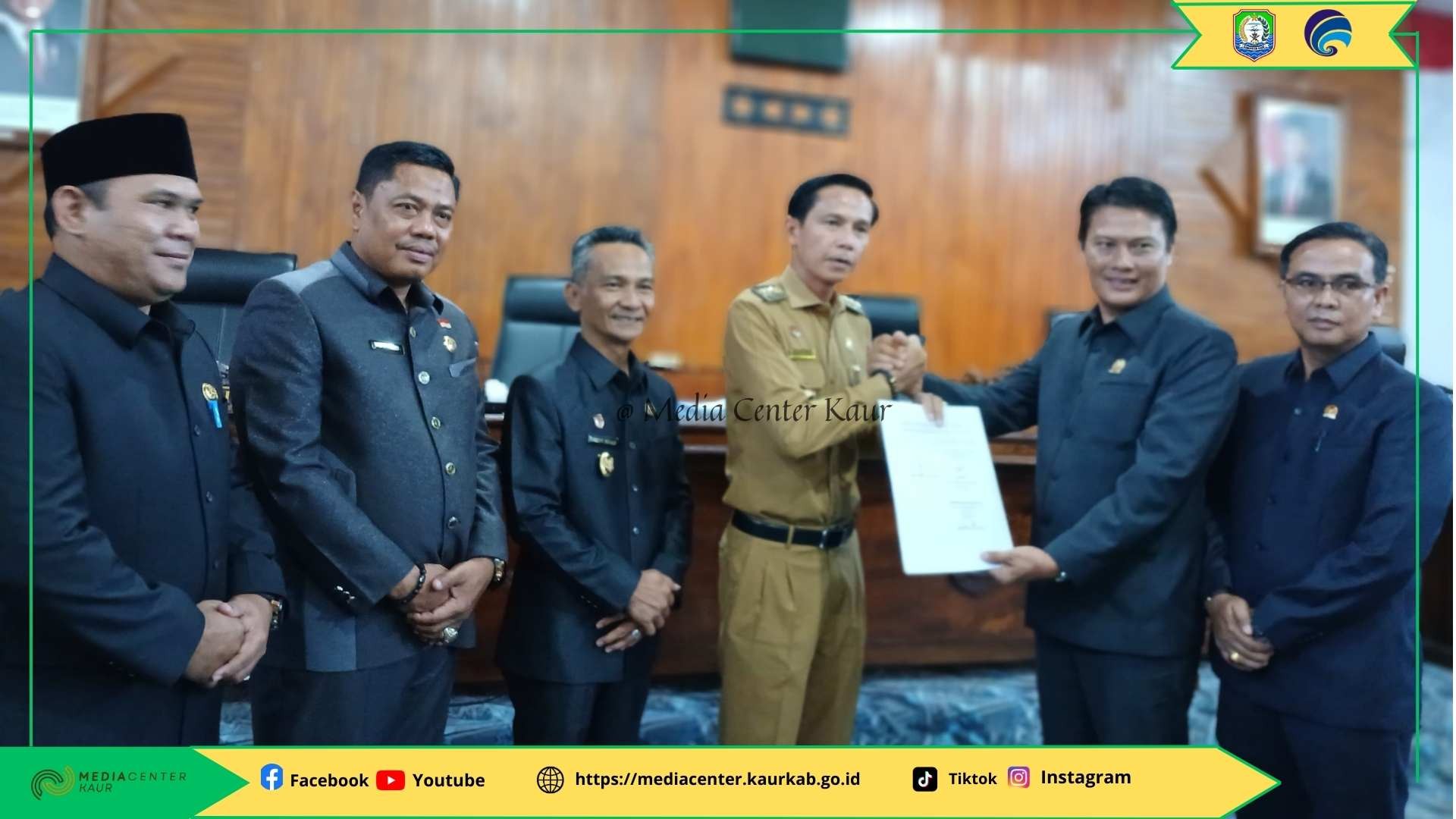 RAPAT PARIPURNA DPRD KAUR SEMPURNAKAN PENDAPAT TERHADAP 2 RAPERDA TAHUN 2025