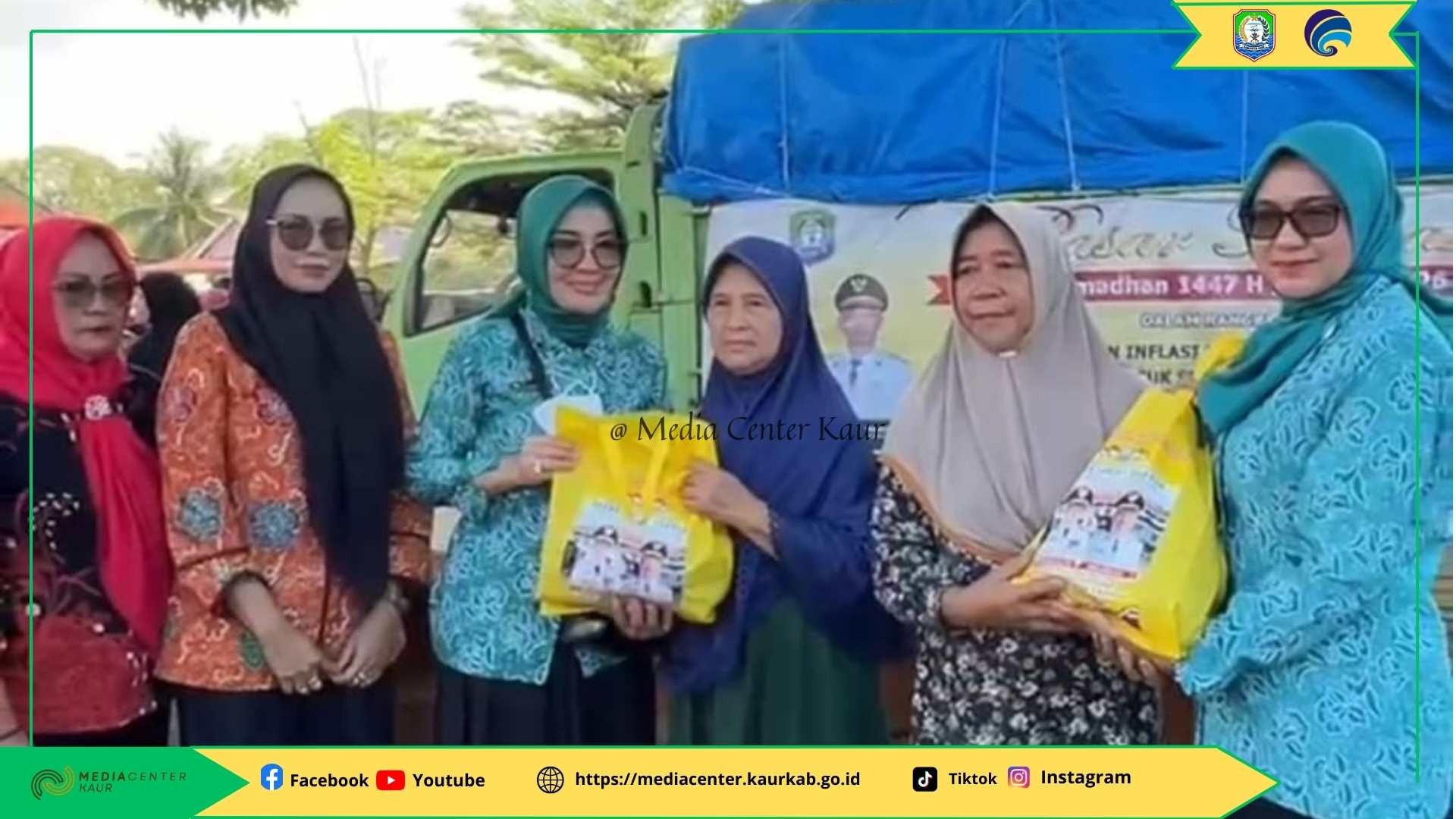 Ketua TP PKK Popy Tatriansi Gusril Hadiri Pasar Murah Ramadhan di Kecamatan Nasal