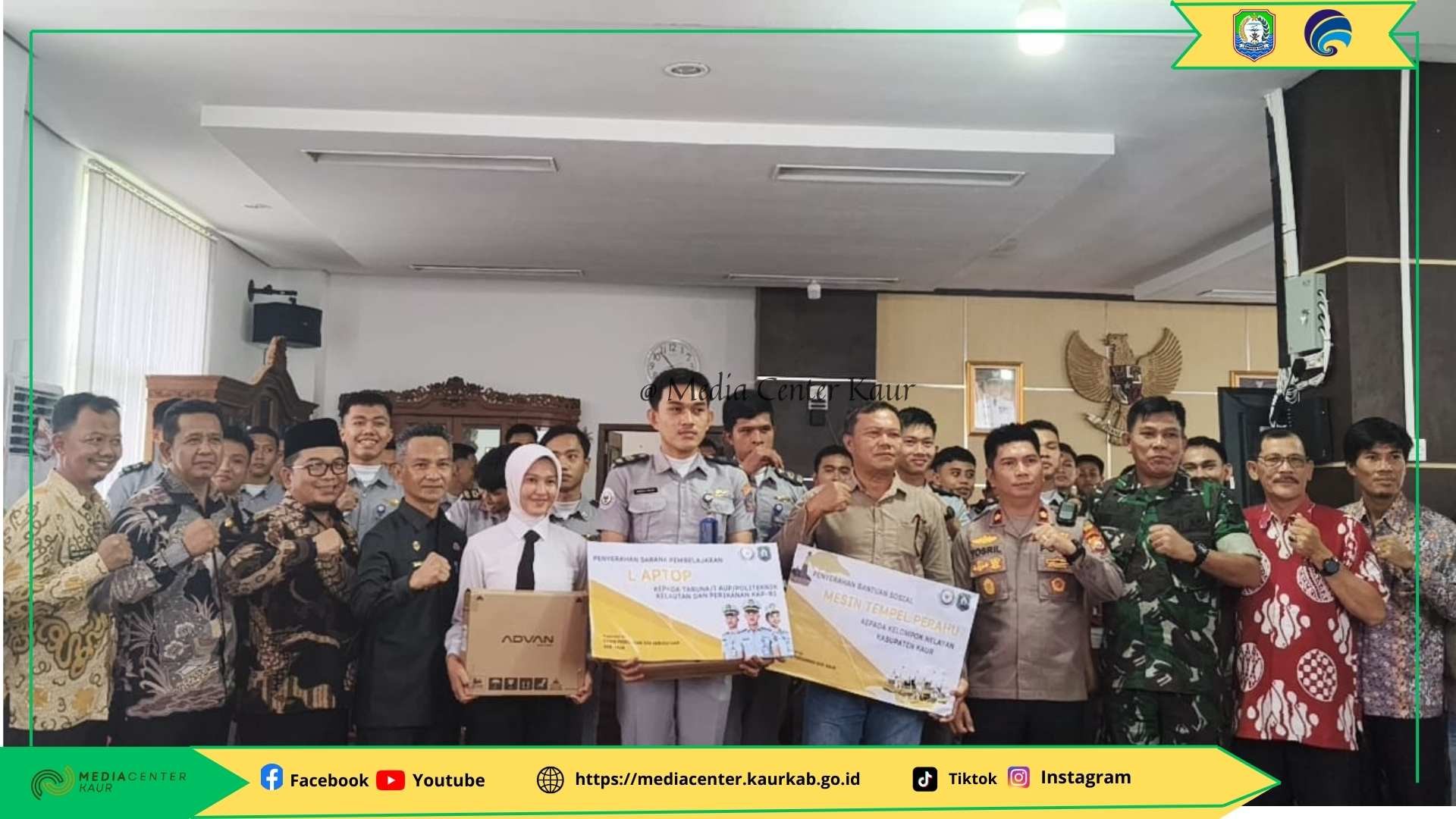 Pemkab Kaur Serahkan Sarana Pembelajaran dan Bantuan Sosial untuk Nelayan