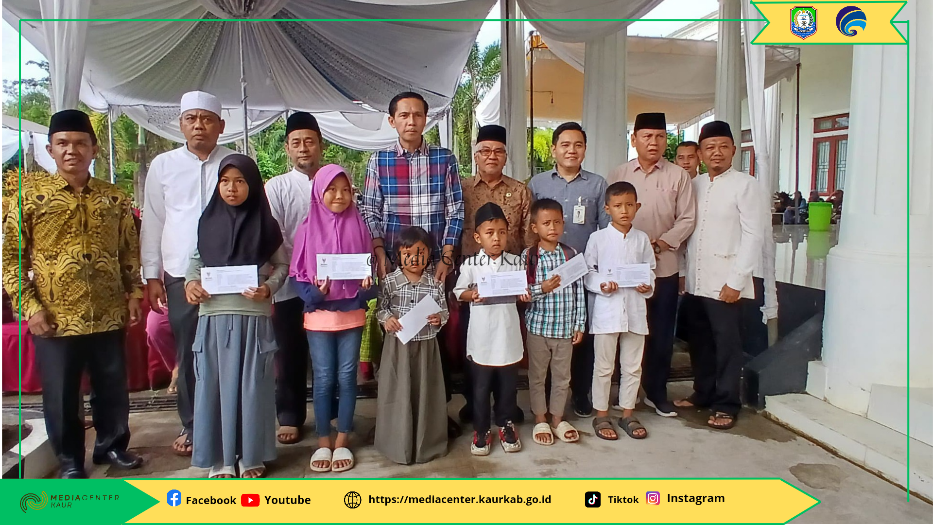 Bupati Kaur Berikan Santunan kepada Anak Yatim Piatu, Dilanjutkan Makan Bersama