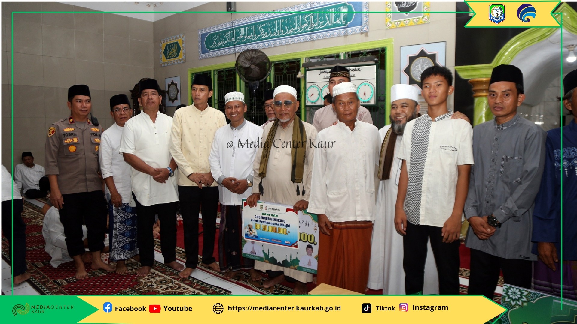 Safari Ramadan di Masjid Jamik As Syakirin , Pemprov dan Pemkab Serahkan Bantuan Rp55.000.000