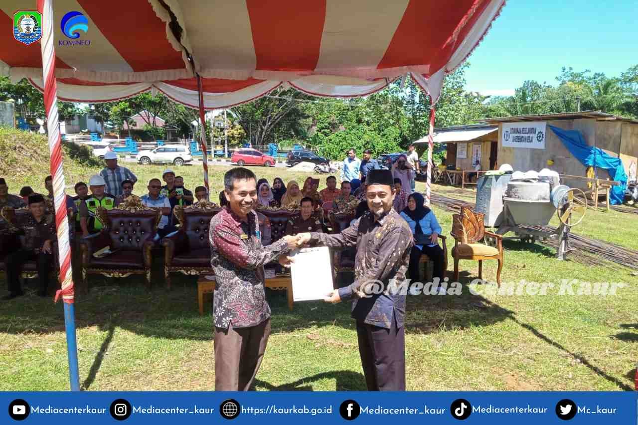 Peletakan Batu Pertama (Titik Nol) Pembangunan Vedung Balai Nikah dan Haji KUA Kecamatan Nasal