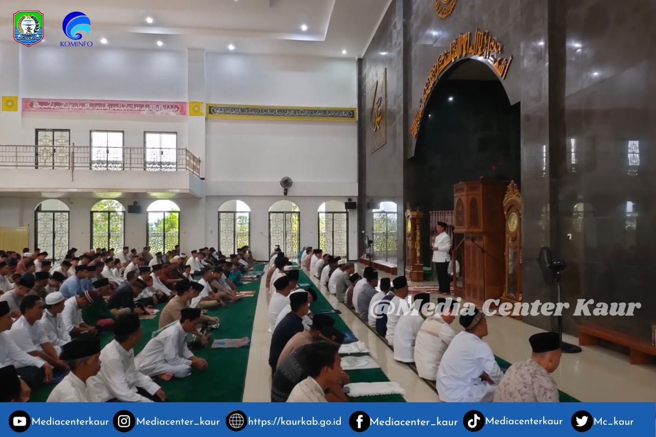 Bupati Kaur Beserta Jajarannya Lakukan Sholat Eid Berjamah