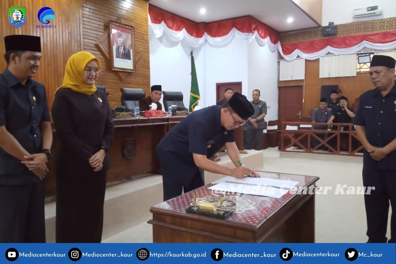 Hadiri Rapat Paripurna DPRD, Bupati Kaur Tanda Tangani Nota Kesepakatan Propemperda Tahun 2023