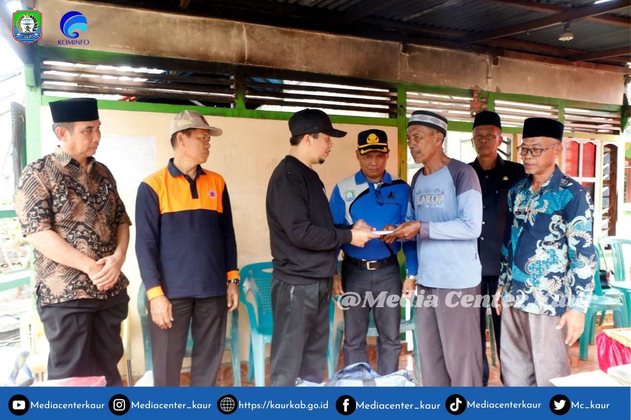 Bentuk Kepedulian, Wabup Serahkan Bantuan Korban Kebakaran